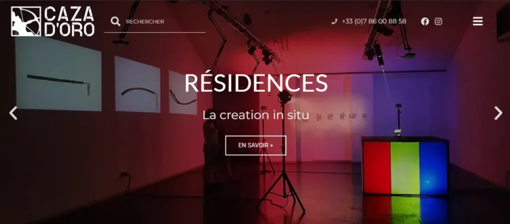 Site bilingue de Caza d'Oro, centre d'art contemporain en Ariège, refait par Walma